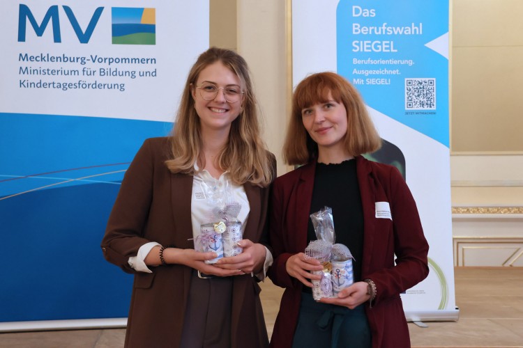 Auszeichnung Berufswahl-Siegel MV 2024 im goldenen Saal Auszeichnung Berufswahl-Siegel MV 2024 im goldenen Saal